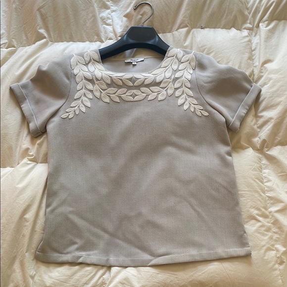 Madewell Tops - Madewell Gray Short Sleeve Top with Leaf Embroidery